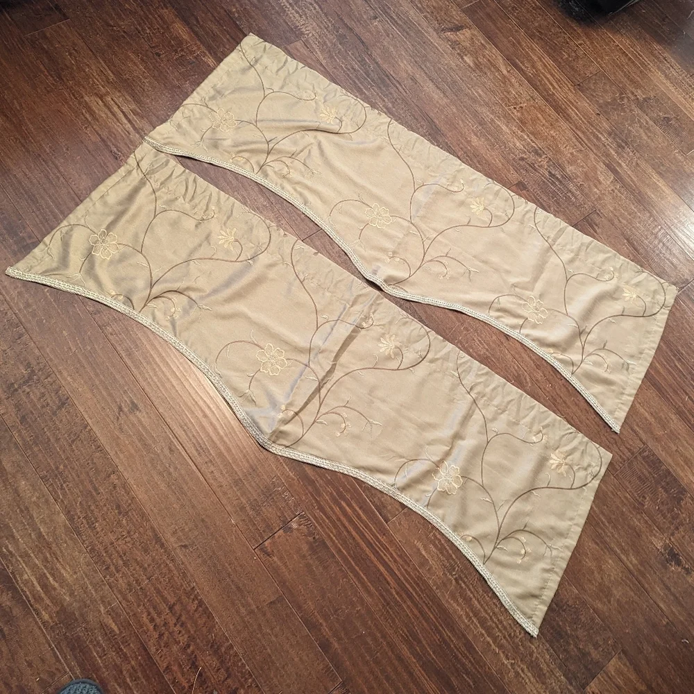 NWOT Pair Tan Floral Embroidered Trimmed Lined Valances Curtains. Two 53.5